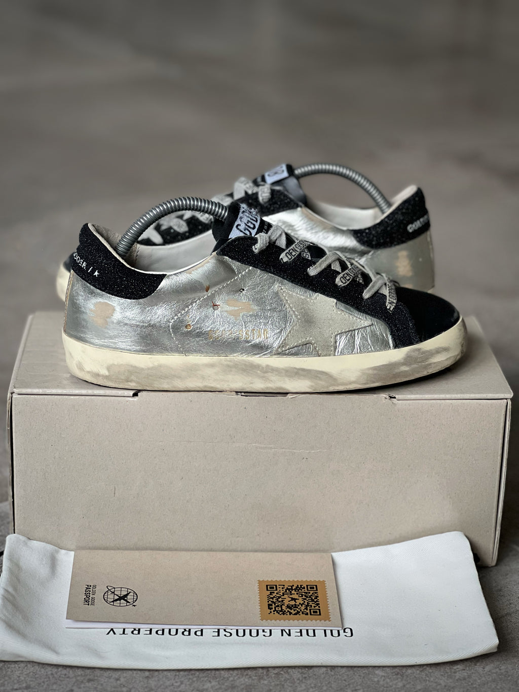 Golden Goose Superstar black & Silver Woman | Preloved