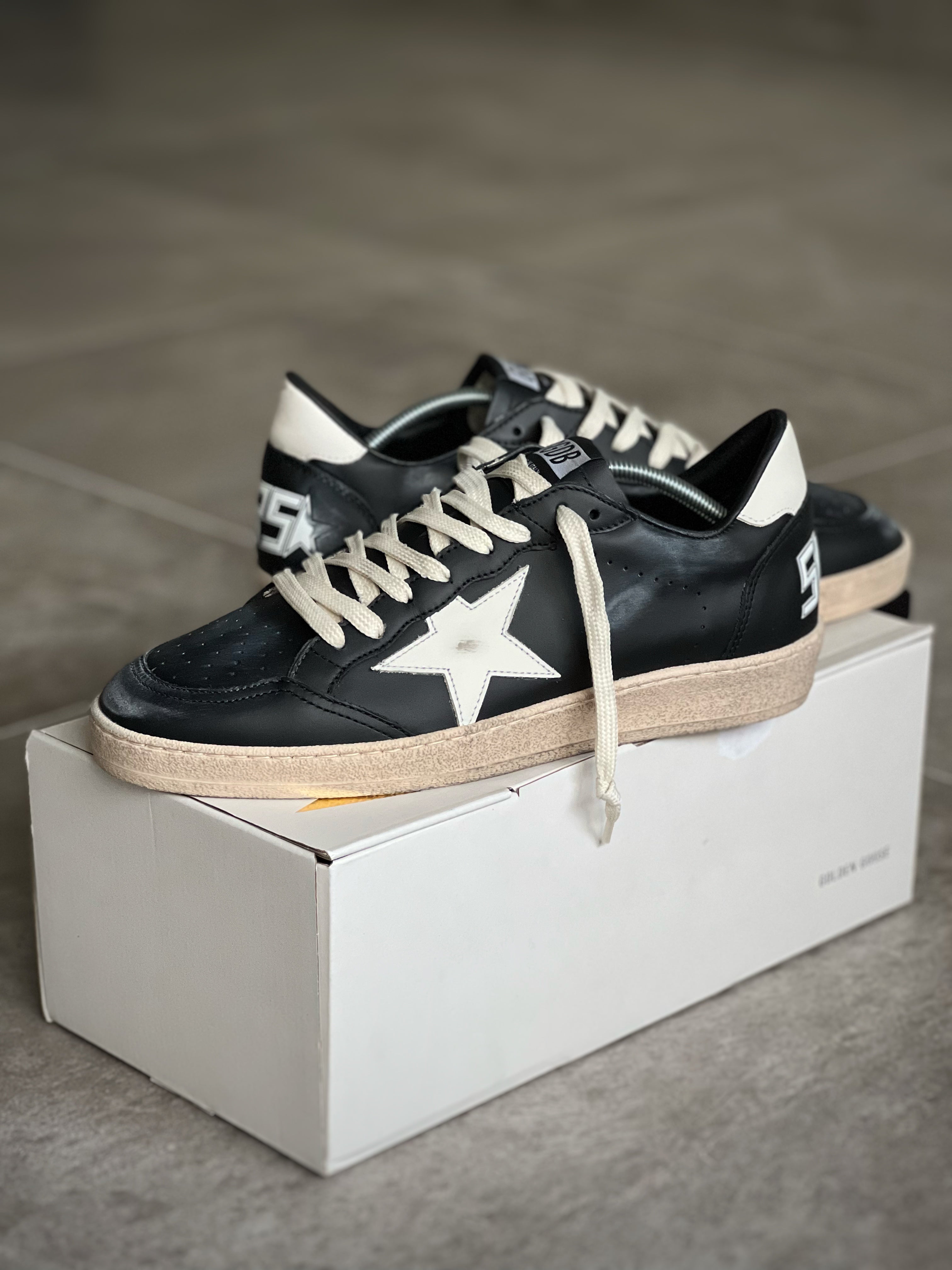 Size 41 | Golden Goose Ball Star Men's Black & White