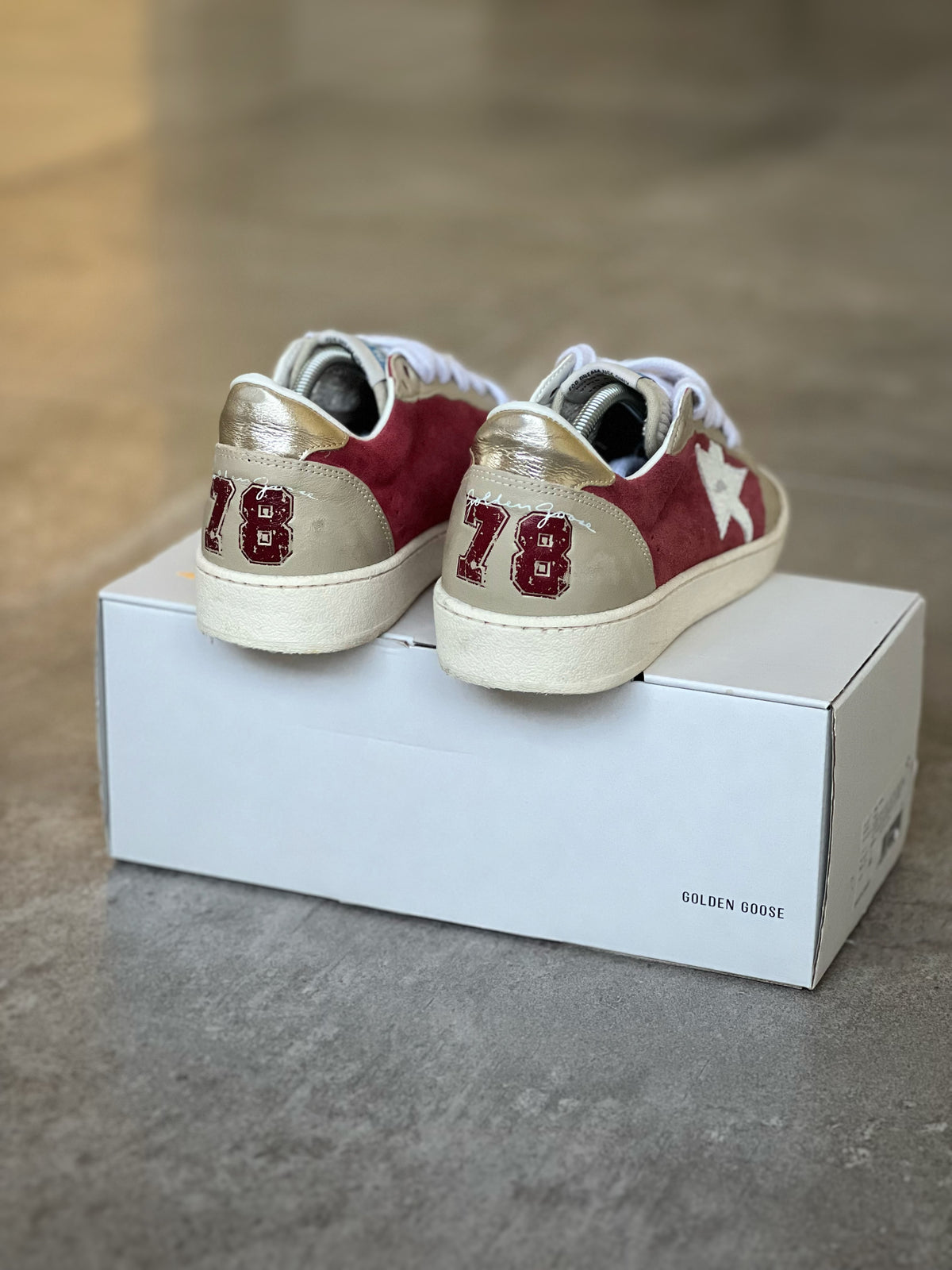 Zapatillas Golden Goose Ball Star "78" - Burdeos y Blancas