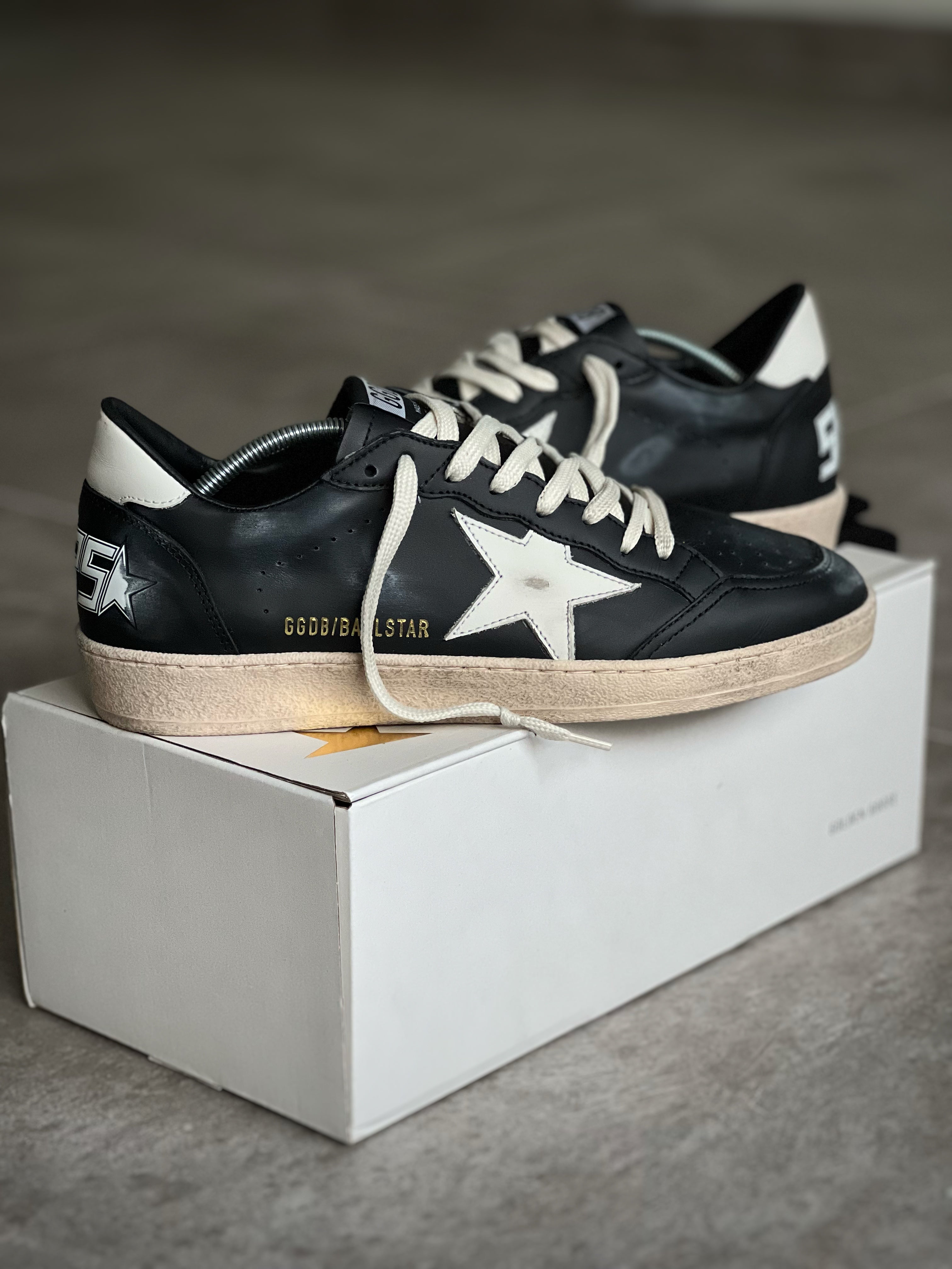 Size 41 | Golden Goose Ball Star Men's Black & White