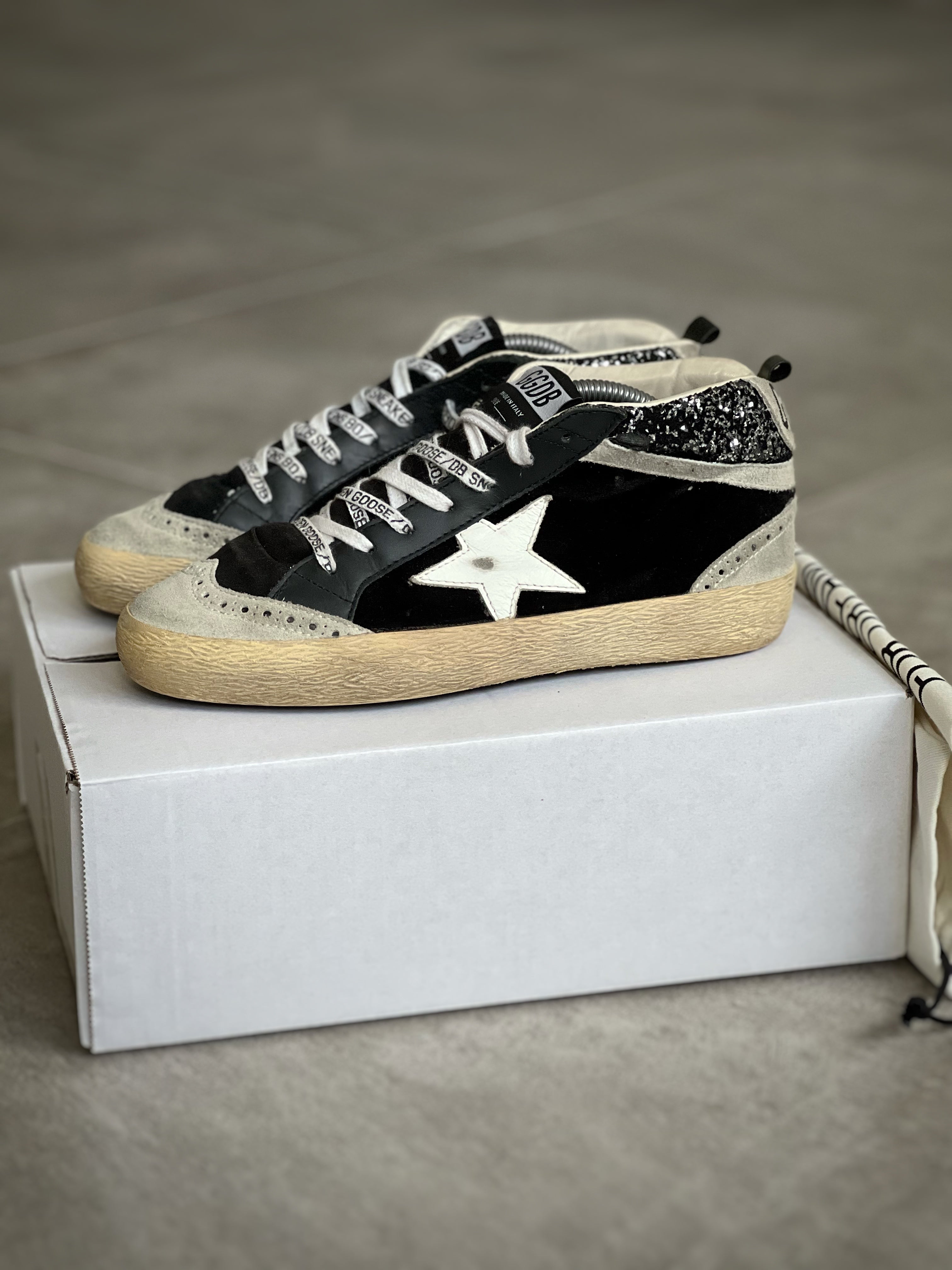 Talla 37 | Golden Goose Mid Star Black Preowned
