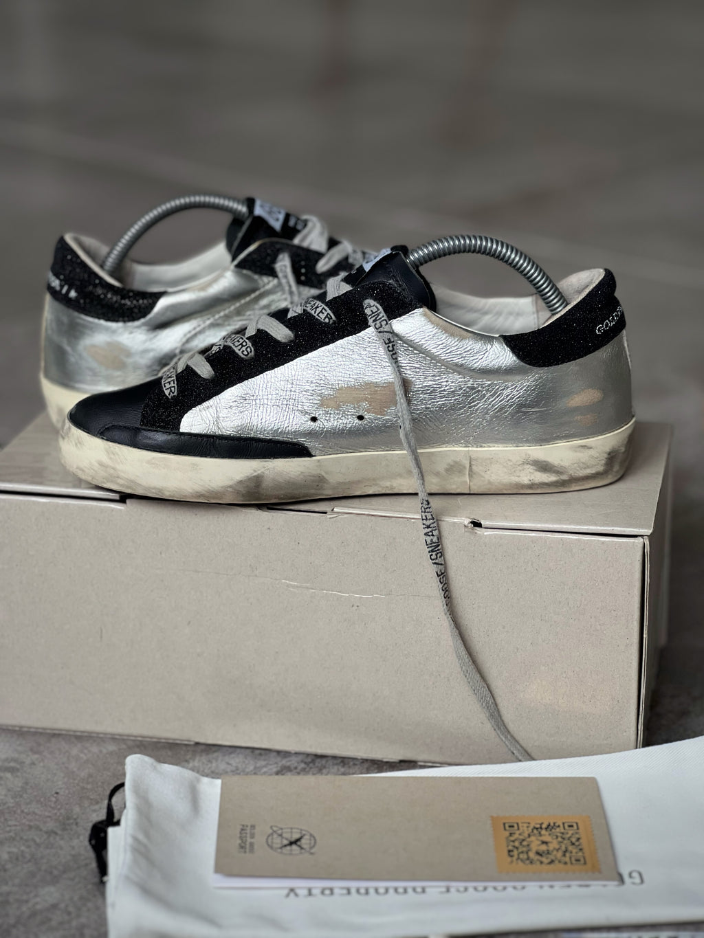 Golden Goose Superstar black & Silver Woman | Preloved