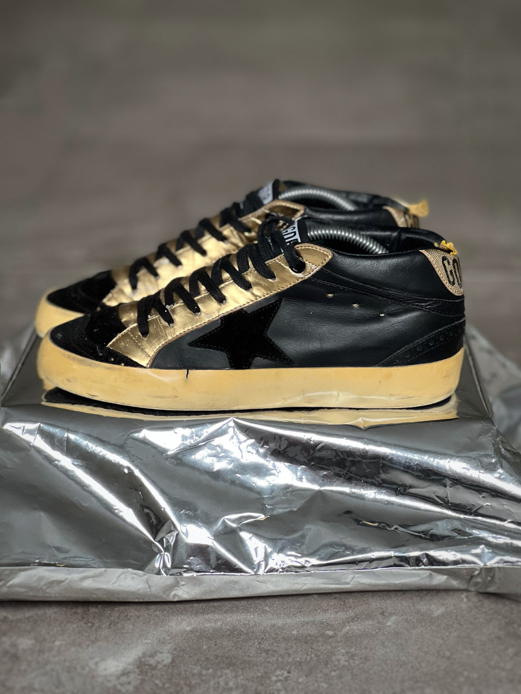 Golden Goose Mid Star Black & Gold Vintage | Records limted