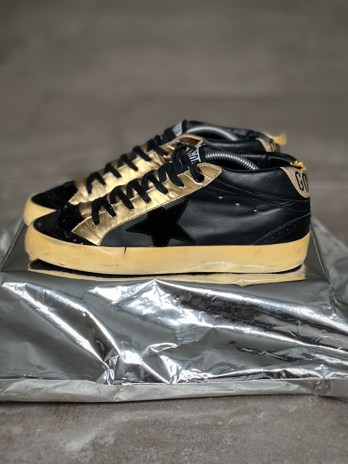 Golden Goose Mid Star Black & Gold Vintage | Records limted