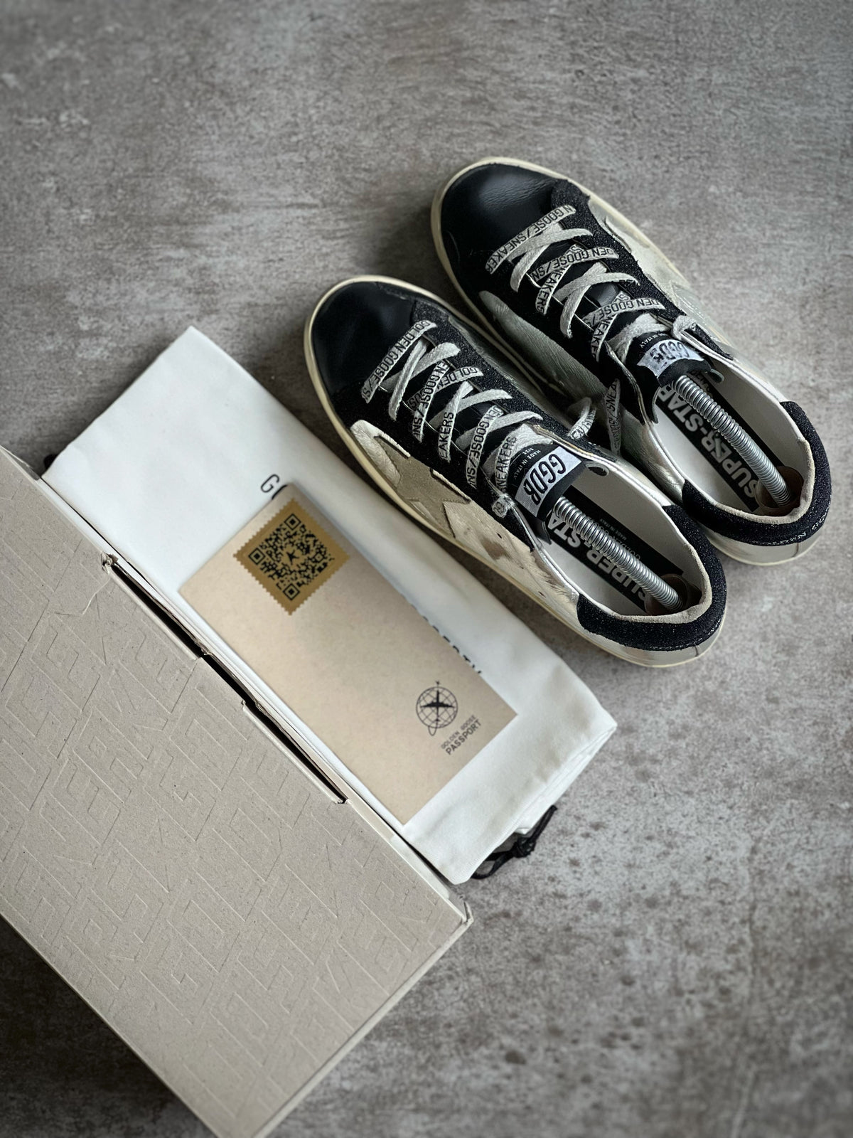 Golden Goose Superstar black & Silver Woman | Preloved