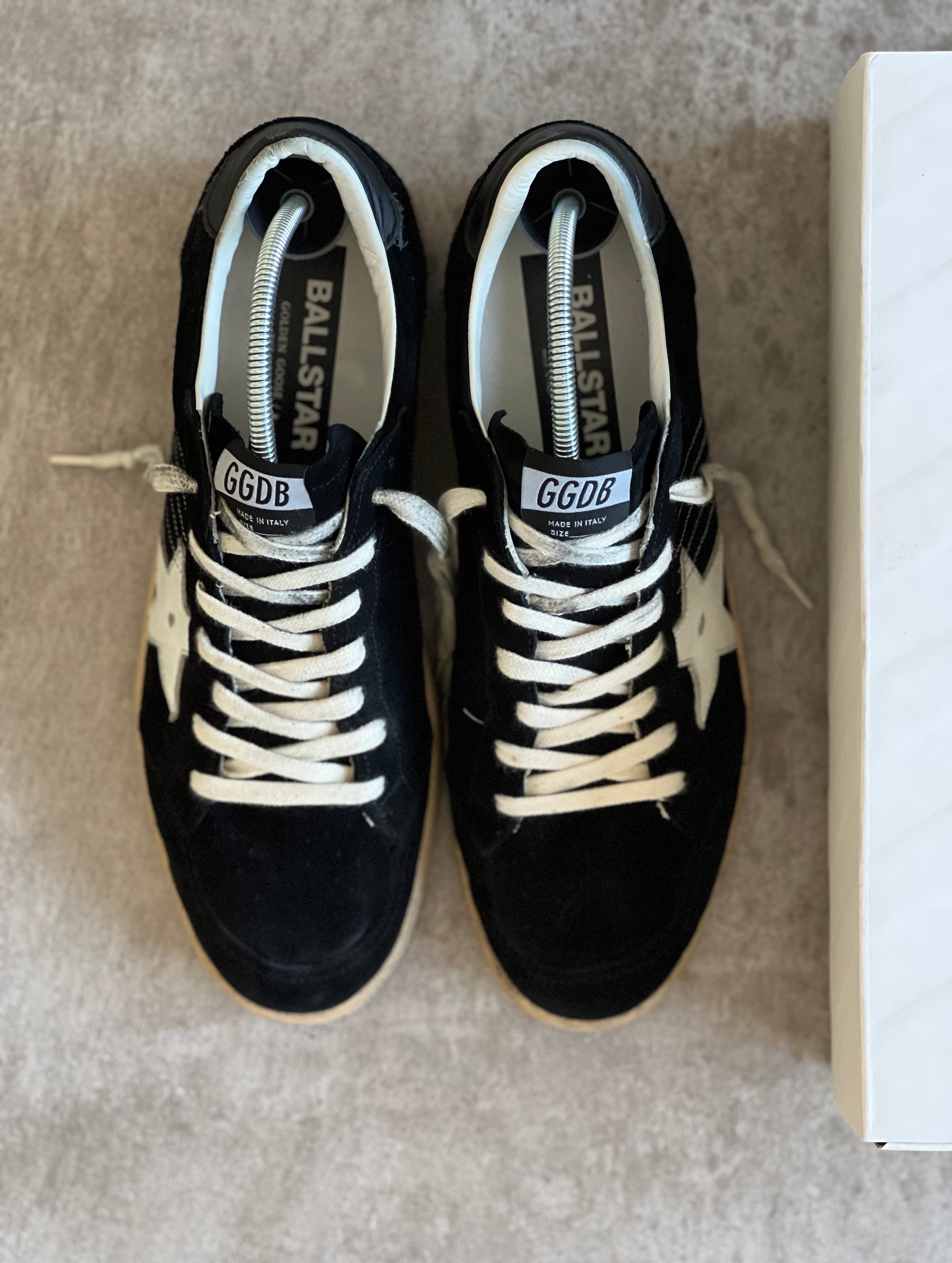 Size 44 | Black & White Ball Star Golden Goose Man