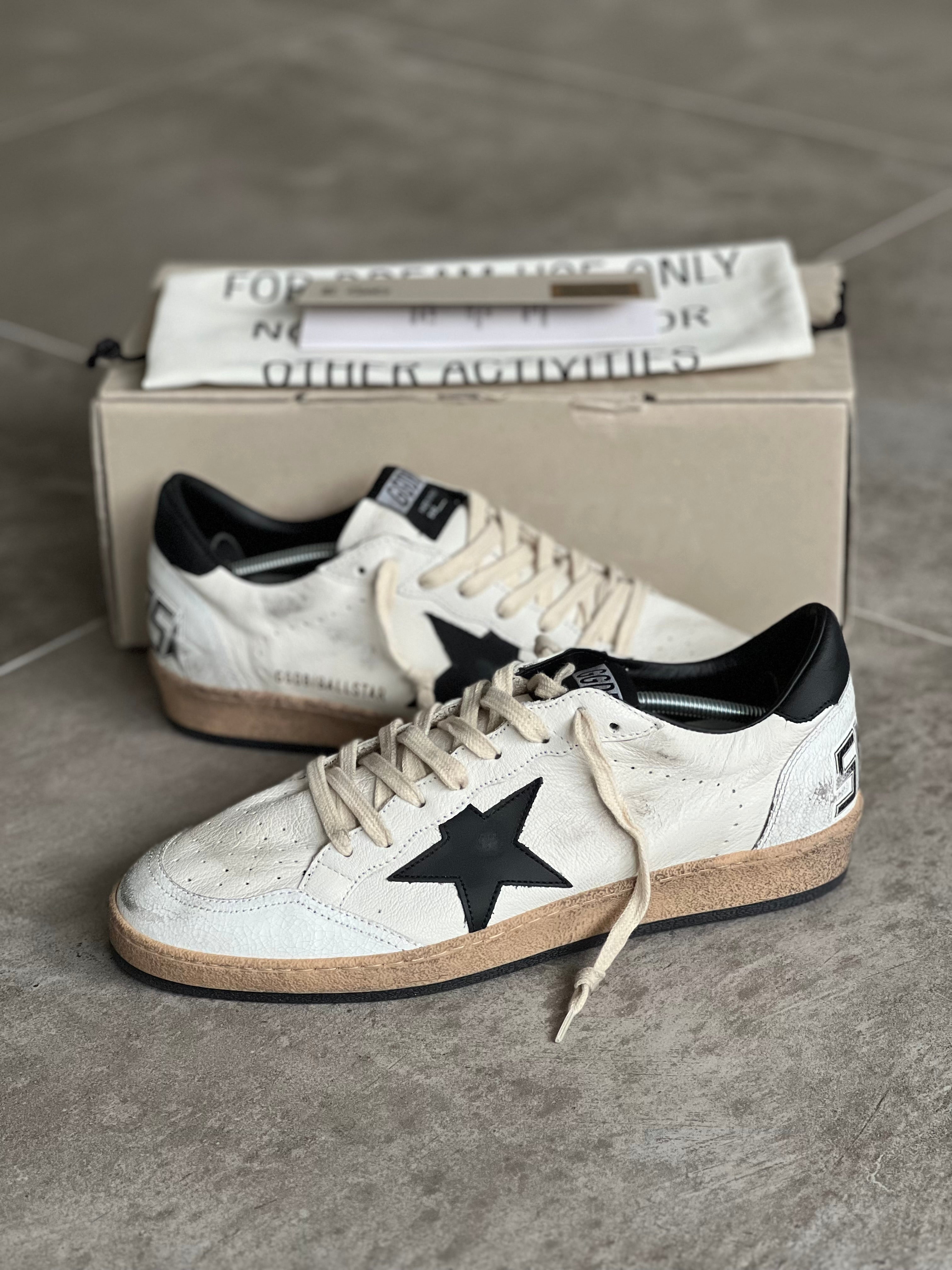 Size 43 | Golden Goose Ball Star White & Black Classic