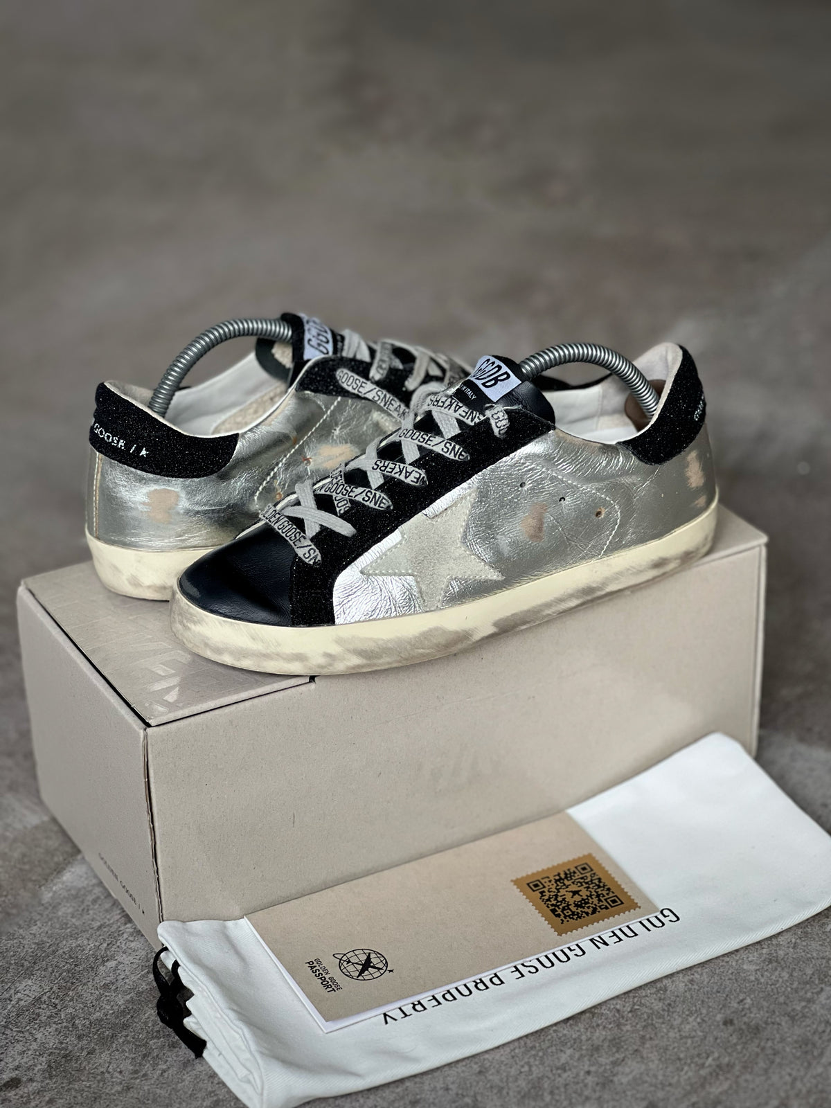 Golden Goose Superstar black & Silver Woman | Preloved
