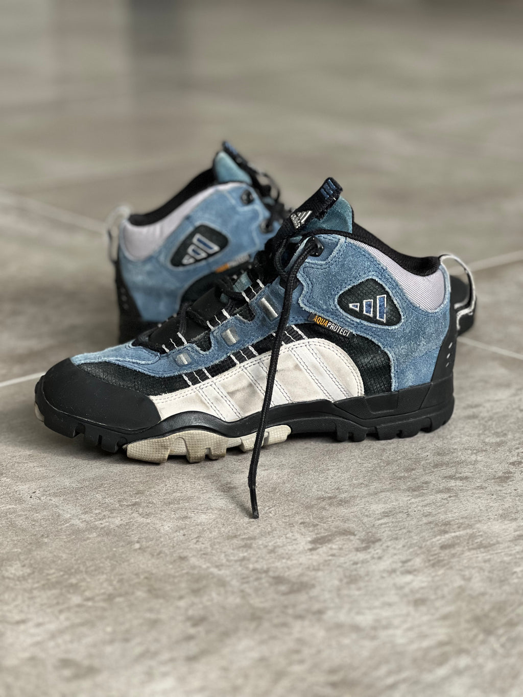 Size 42 | Gore Tex Adidas Y2k boots