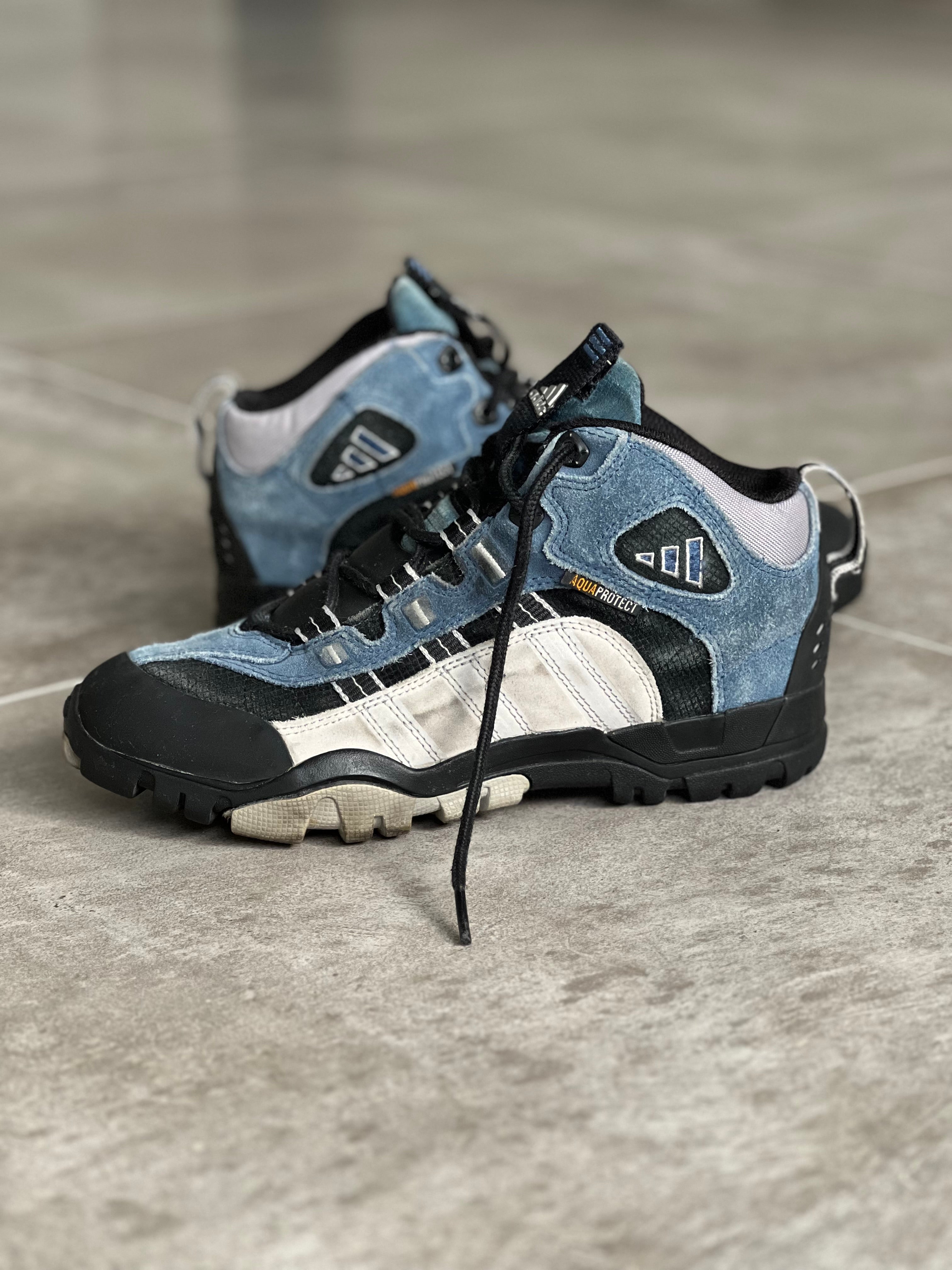 Size 42 | Gore Tex Adidas Y2k boots