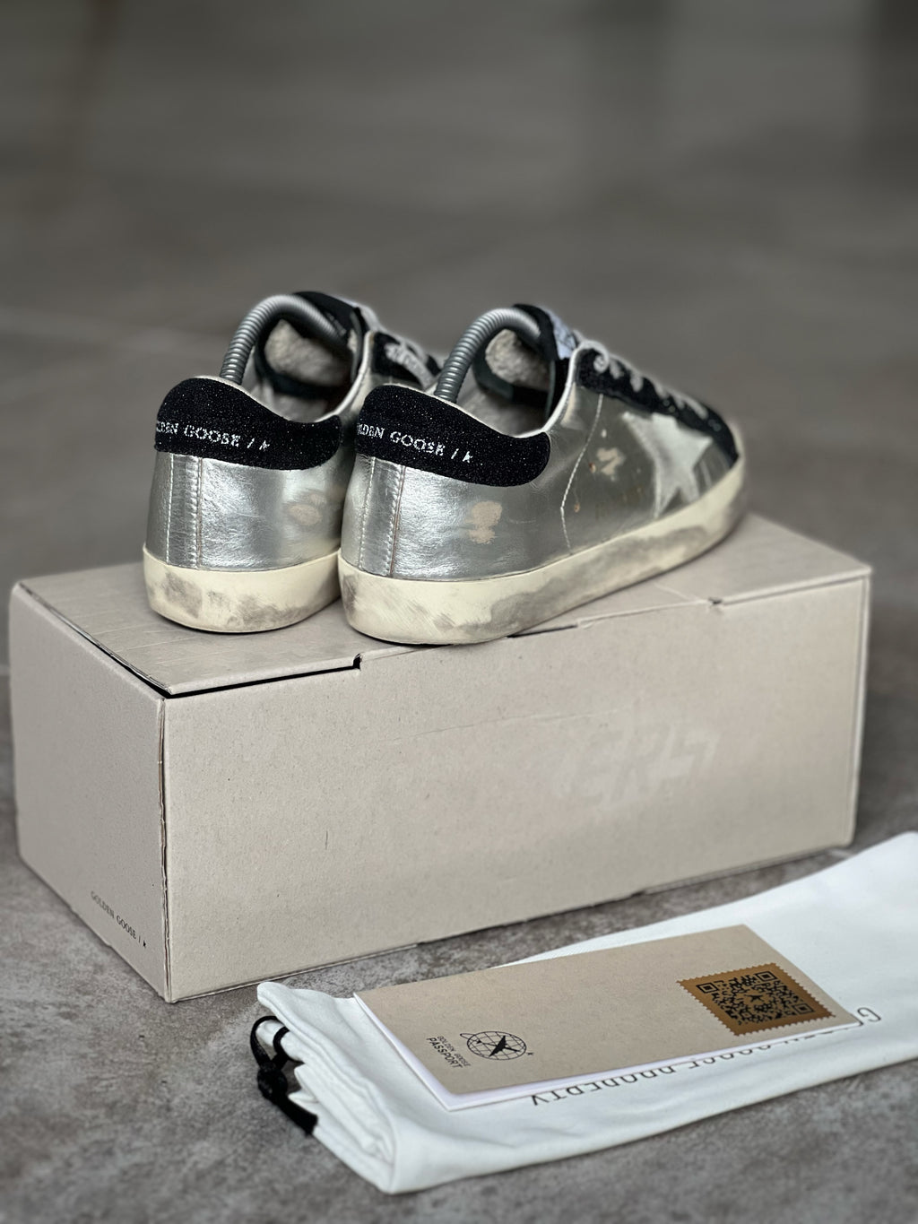 Golden Goose Superstar black & Silver Woman | Preloved