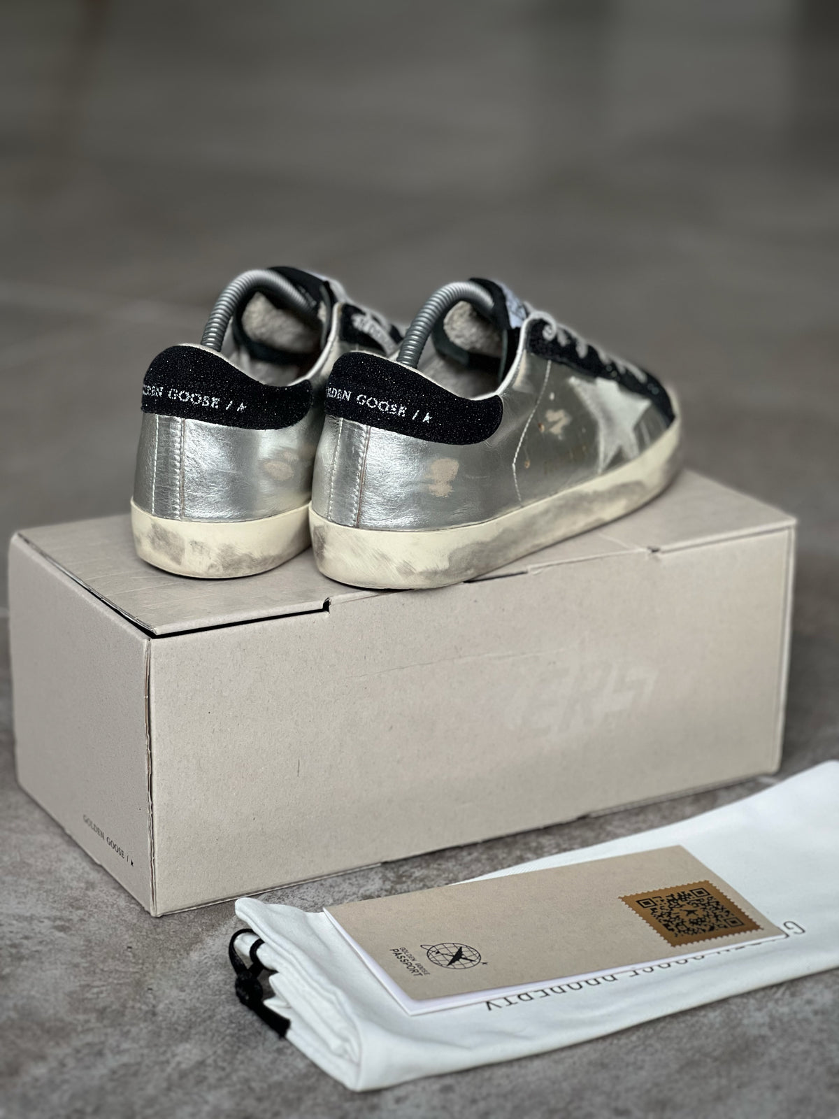 Golden Goose Superstar black & Silver Woman | Preloved