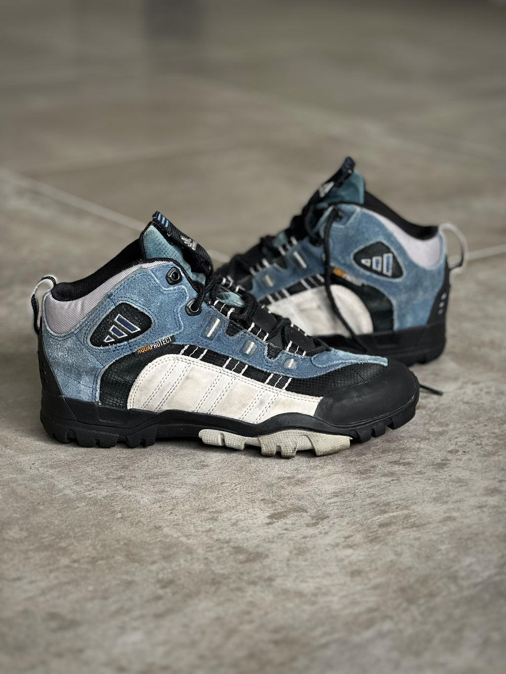 Size 42 | Gore Tex Adidas Y2k boots