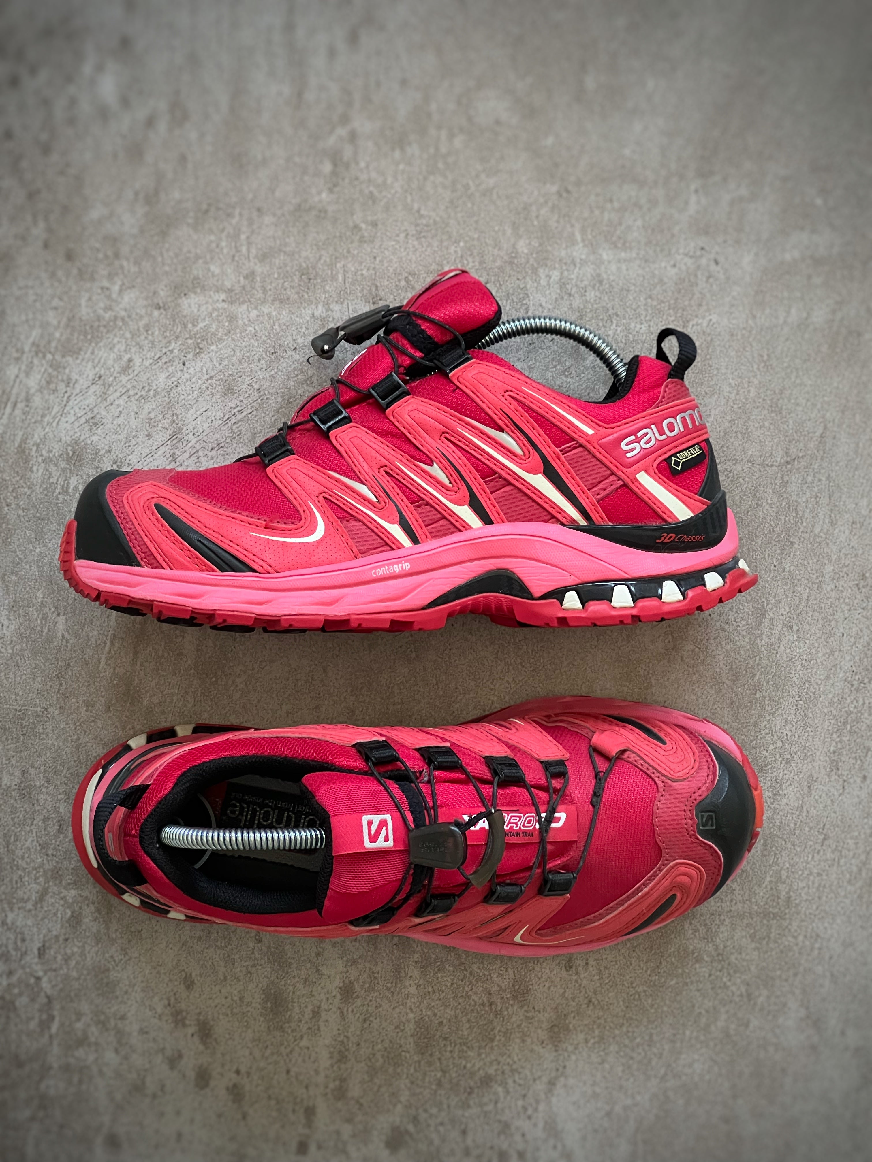Size 7.5 | Salomon Outdoor Retro Style Pink Gore Tex Woman