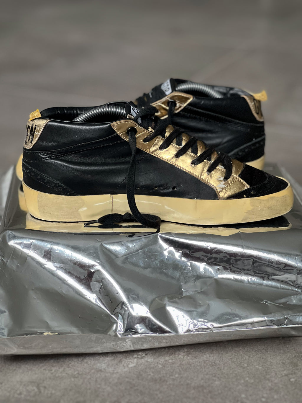 Golden Goose Mid Star Black & Gold Vintage | Records limted