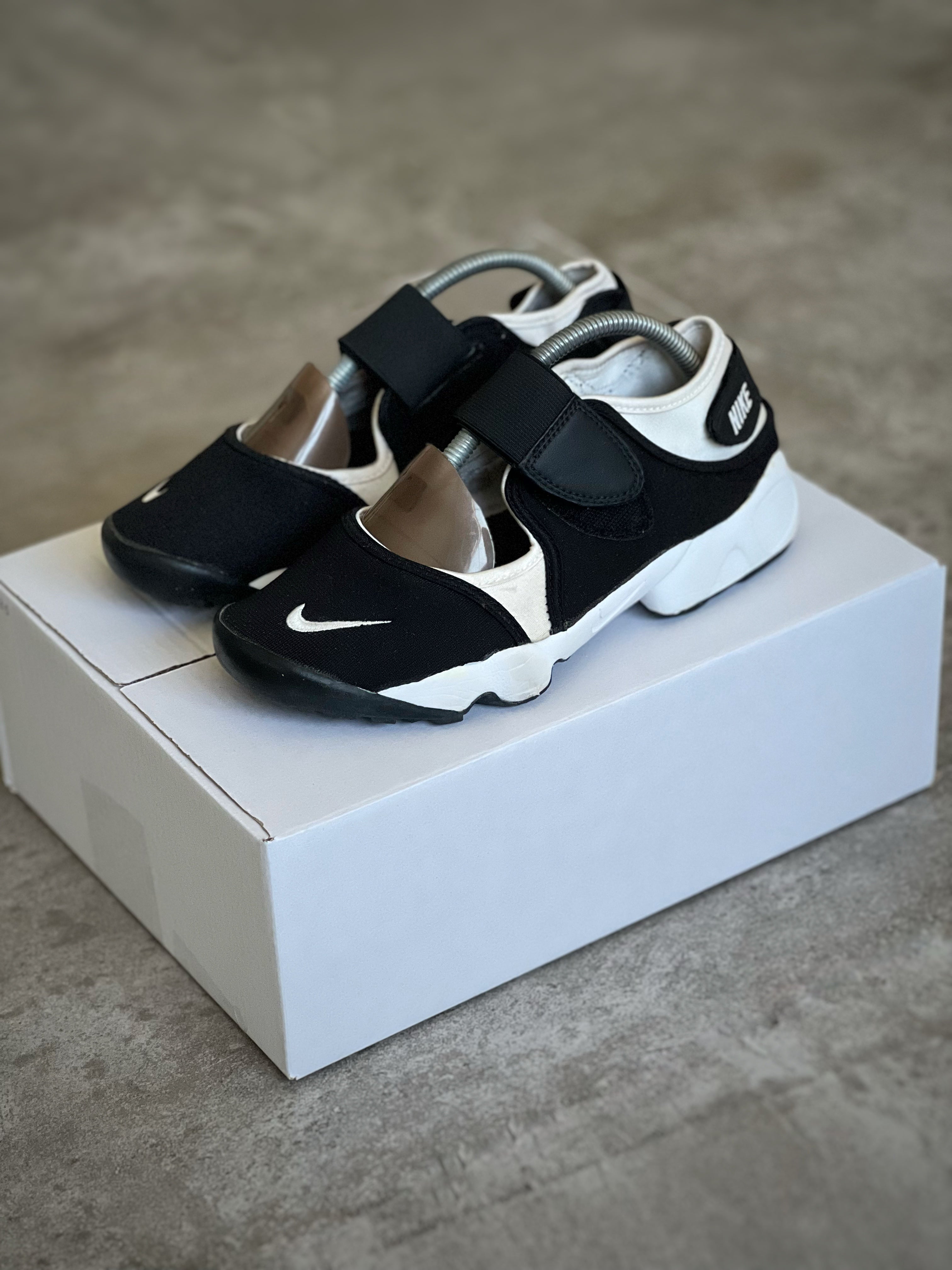 Size 37.5 | Nike Air Rift Retro Style Black & White