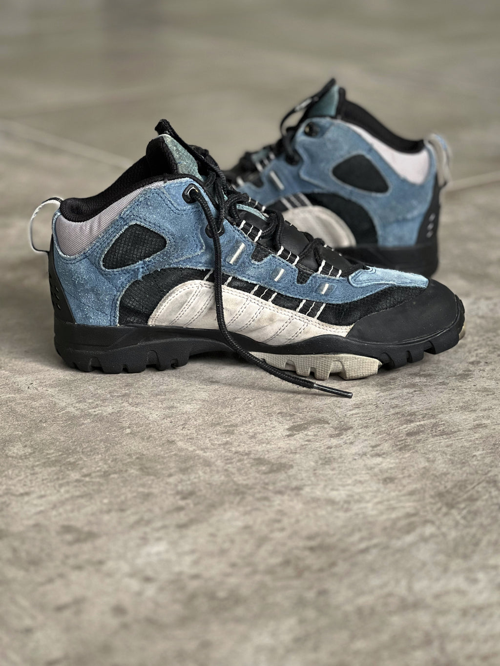 Size 42 | Gore Tex Adidas Y2k boots