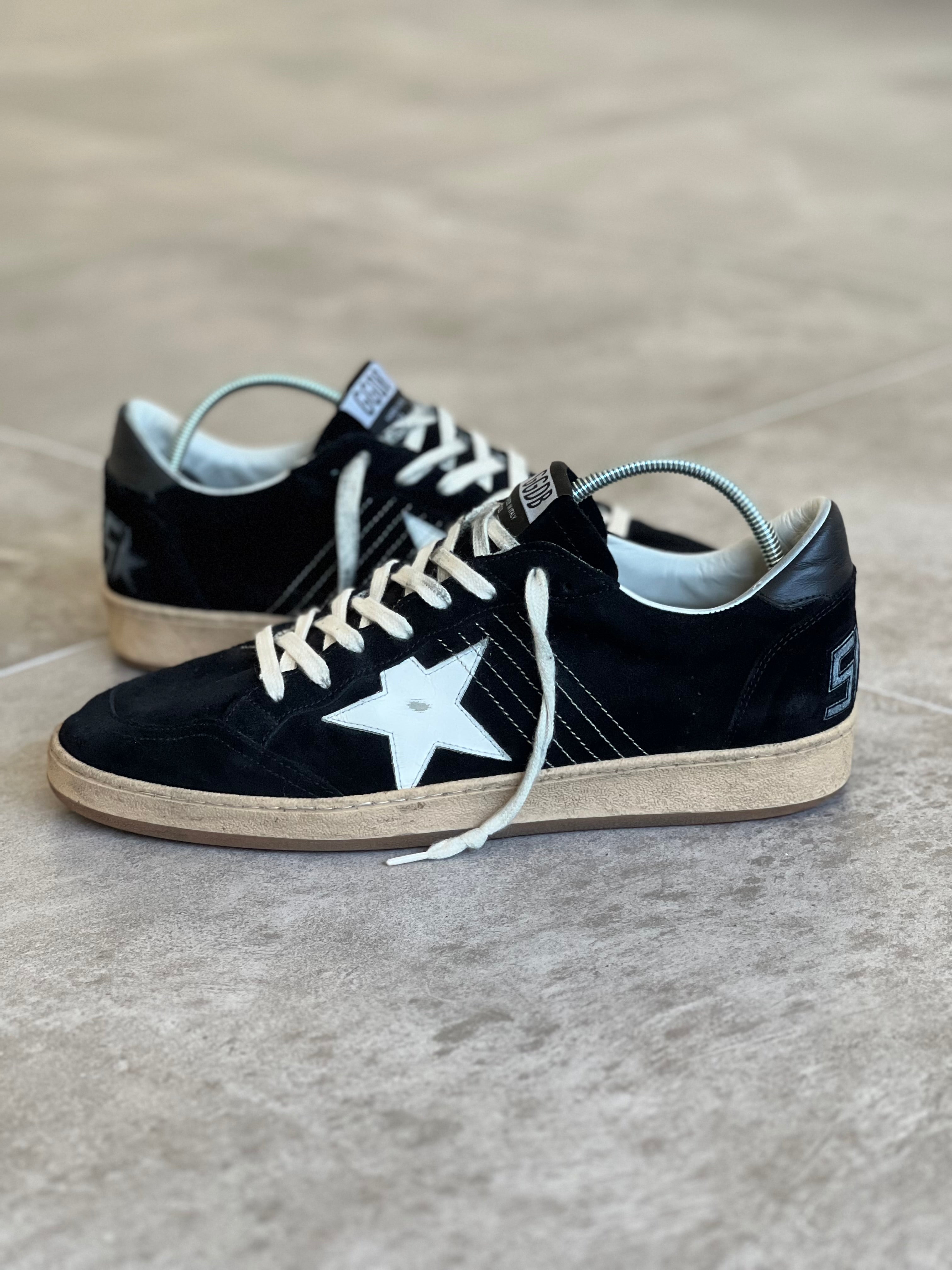Size 44 | Black & White Ball Star Golden Goose Man