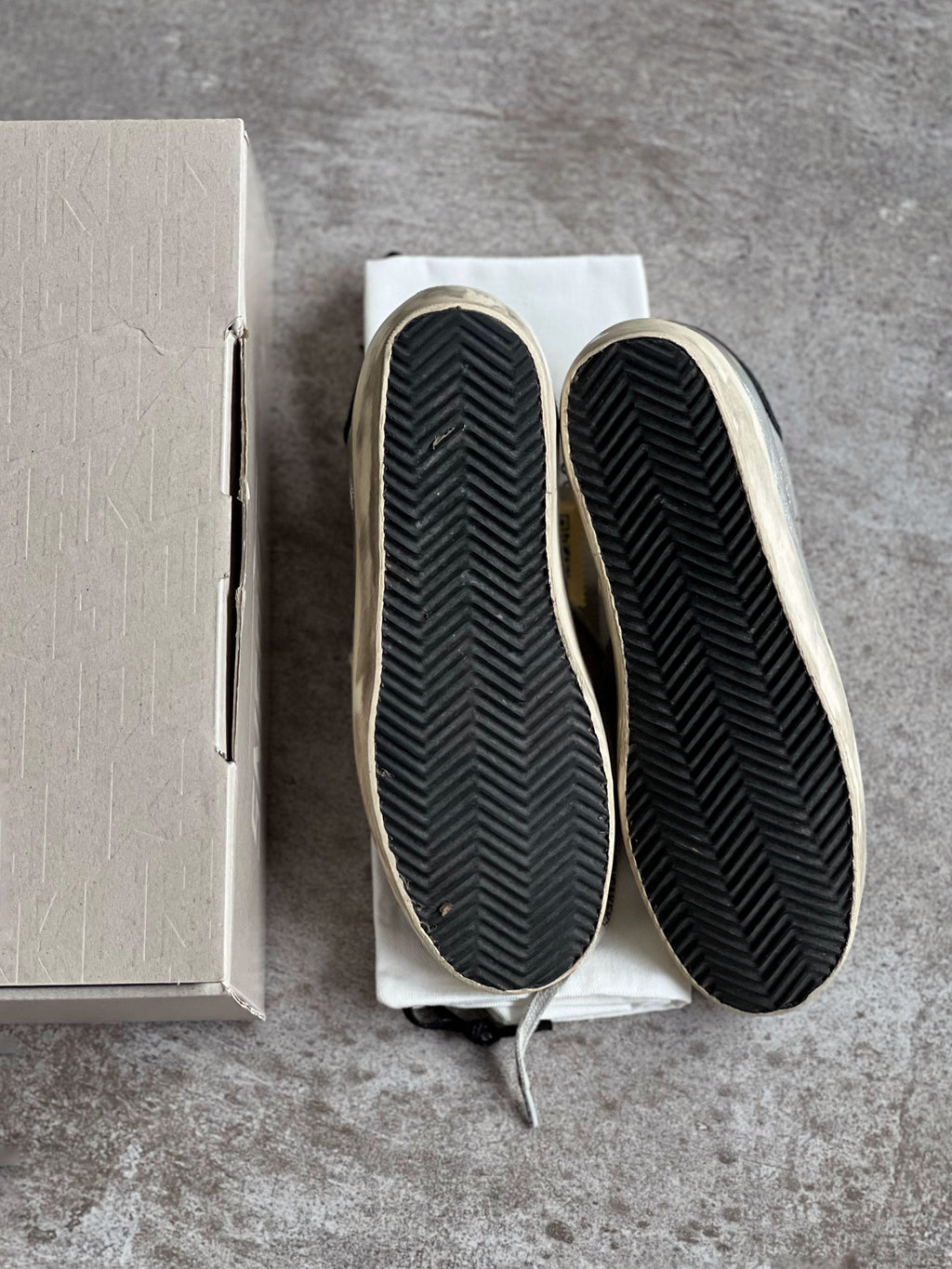 Golden Goose Superstar black & Silver Woman | Preloved