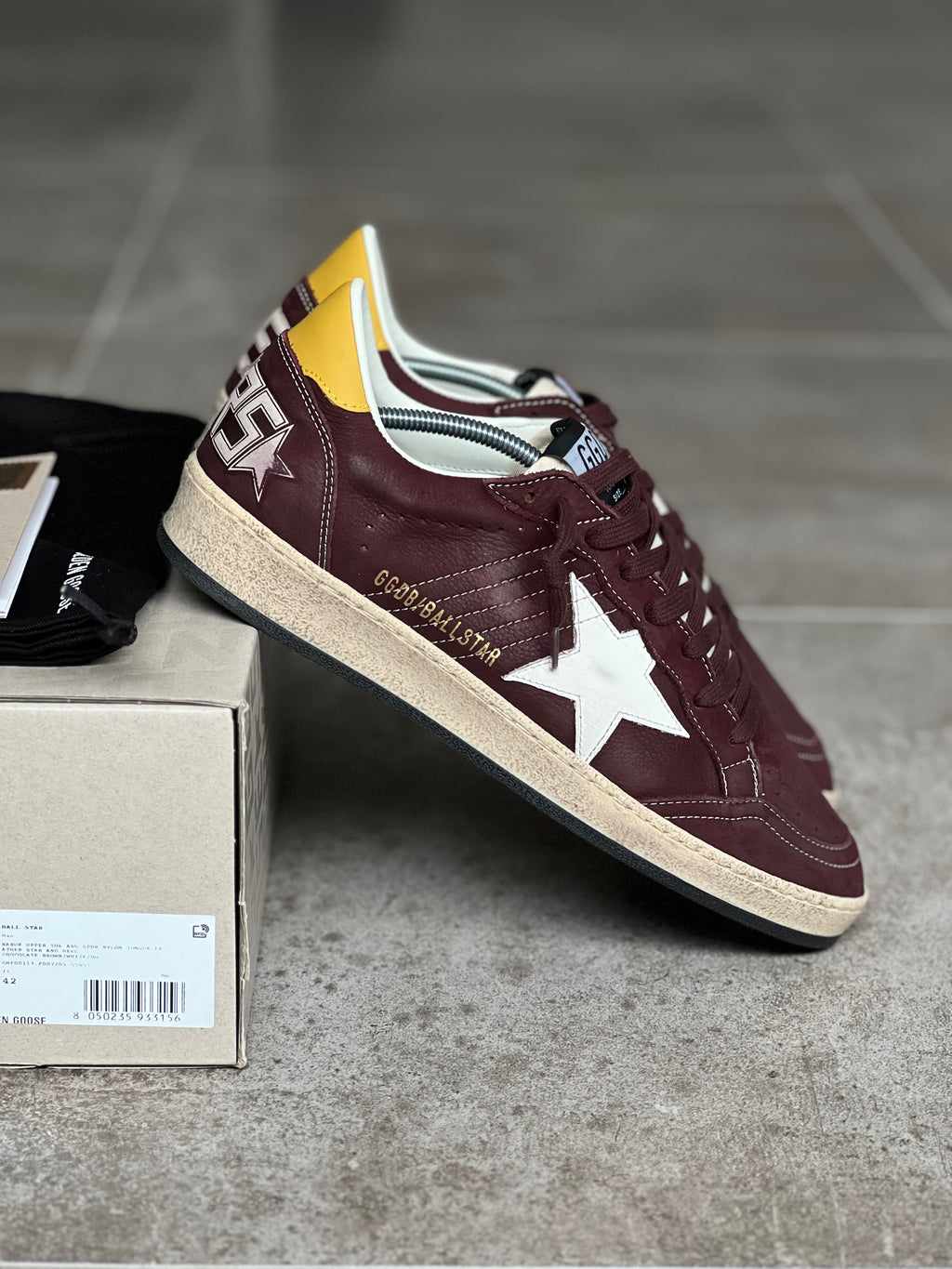 Various sizes | Golden Goose Ball Star Burgundy Man