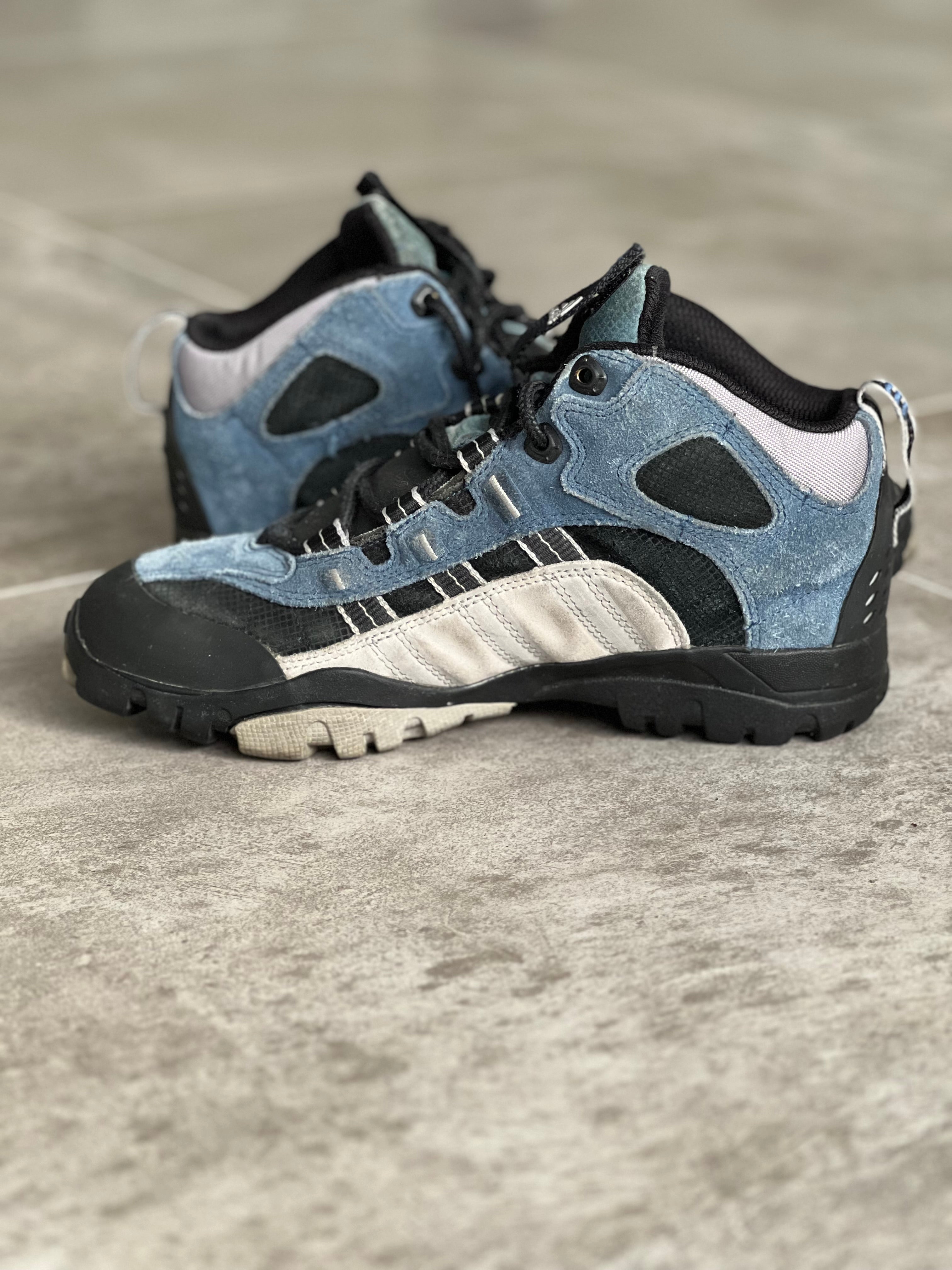 Size 42 | Gore Tex Adidas Y2k boots