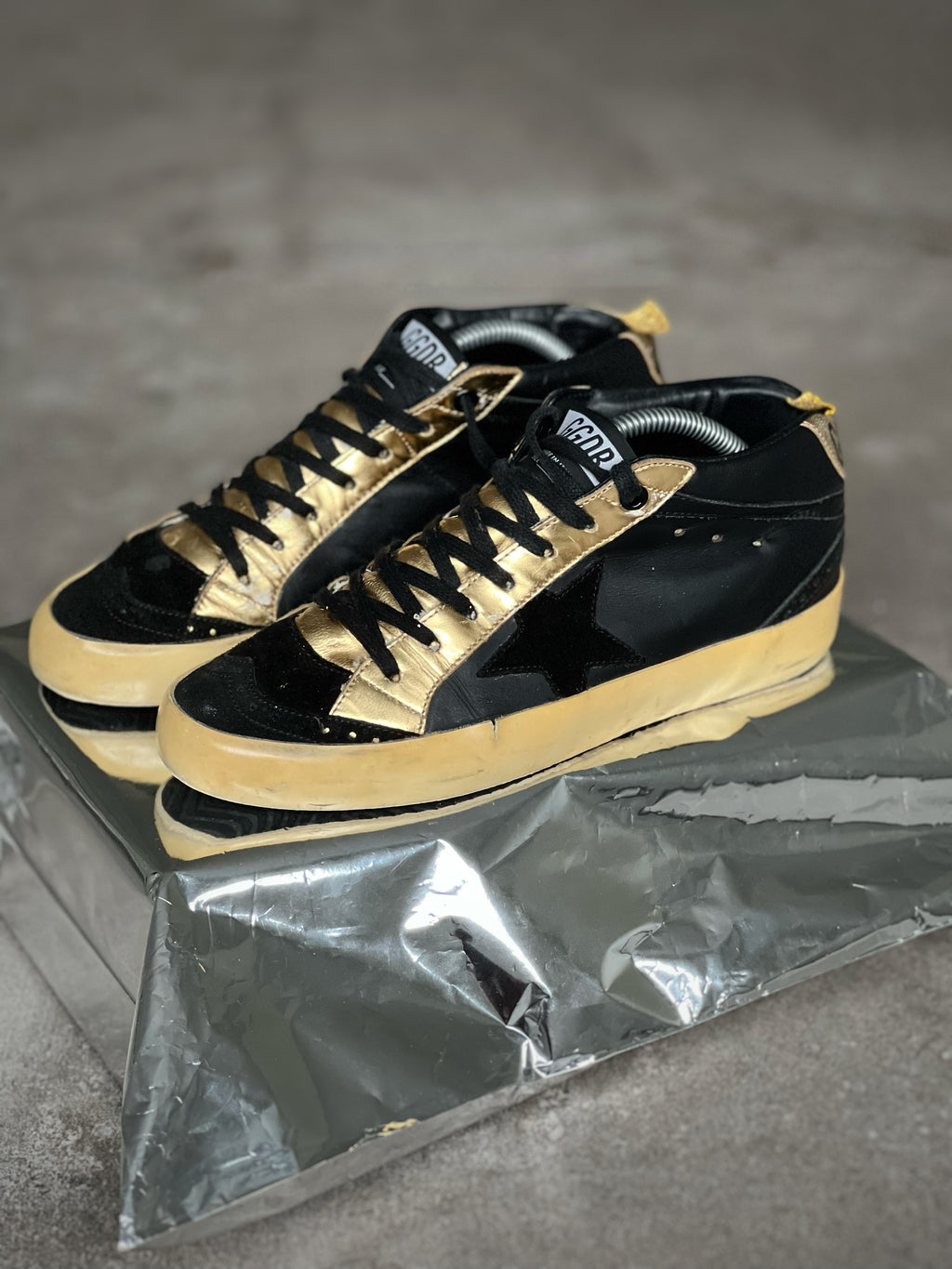 Golden Goose Mid Star Black & Gold Vintage | Records limted