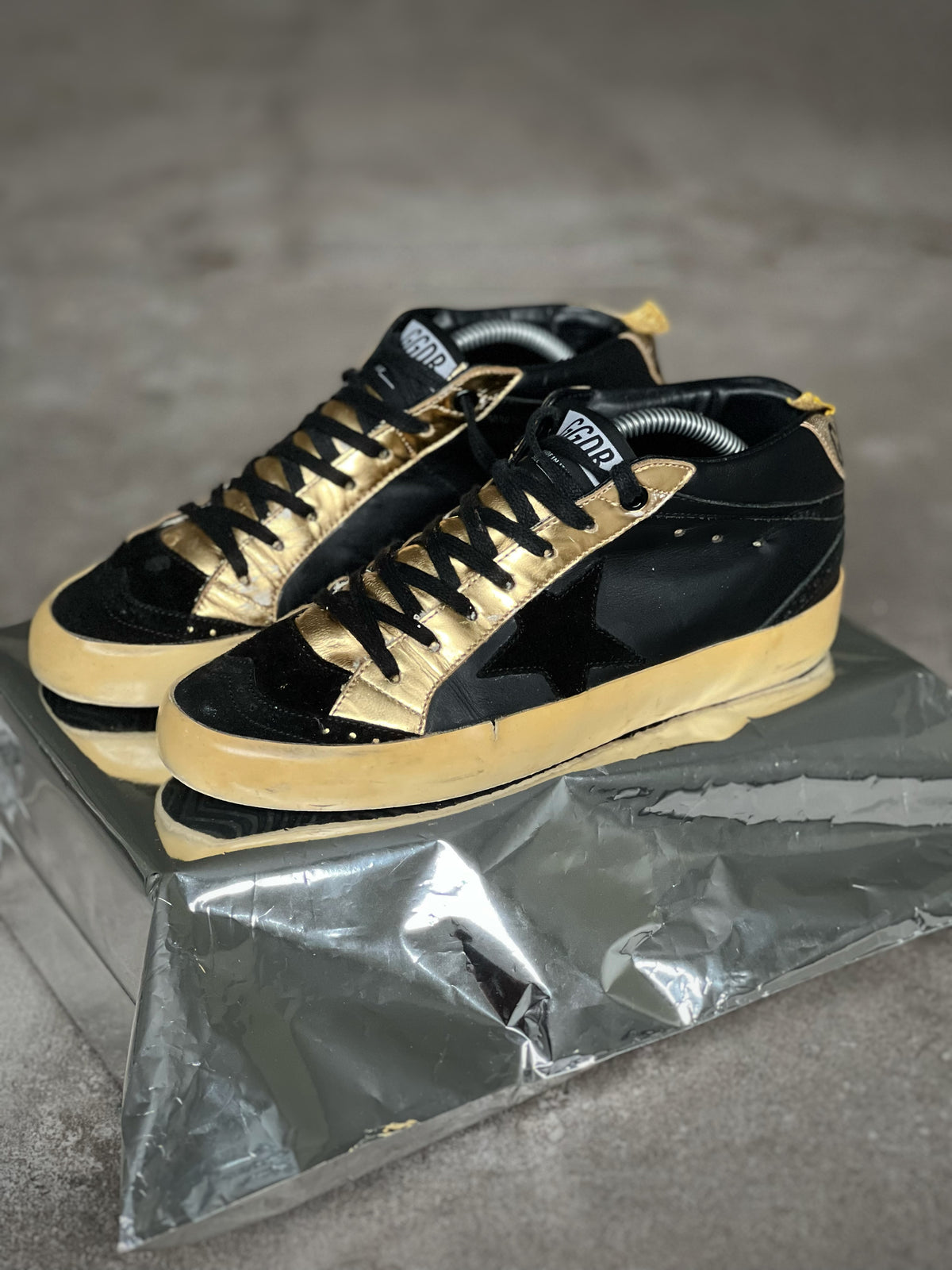 Golden Goose Mid Star Black & Gold Vintage | Records limted