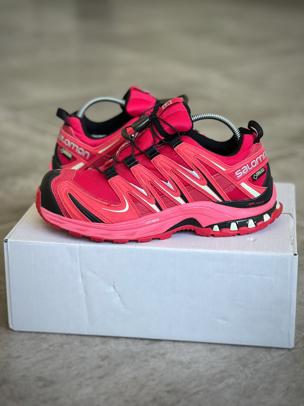 Size 7.5 | Salomon Outdoor Retro Style Pink Gore Tex Woman