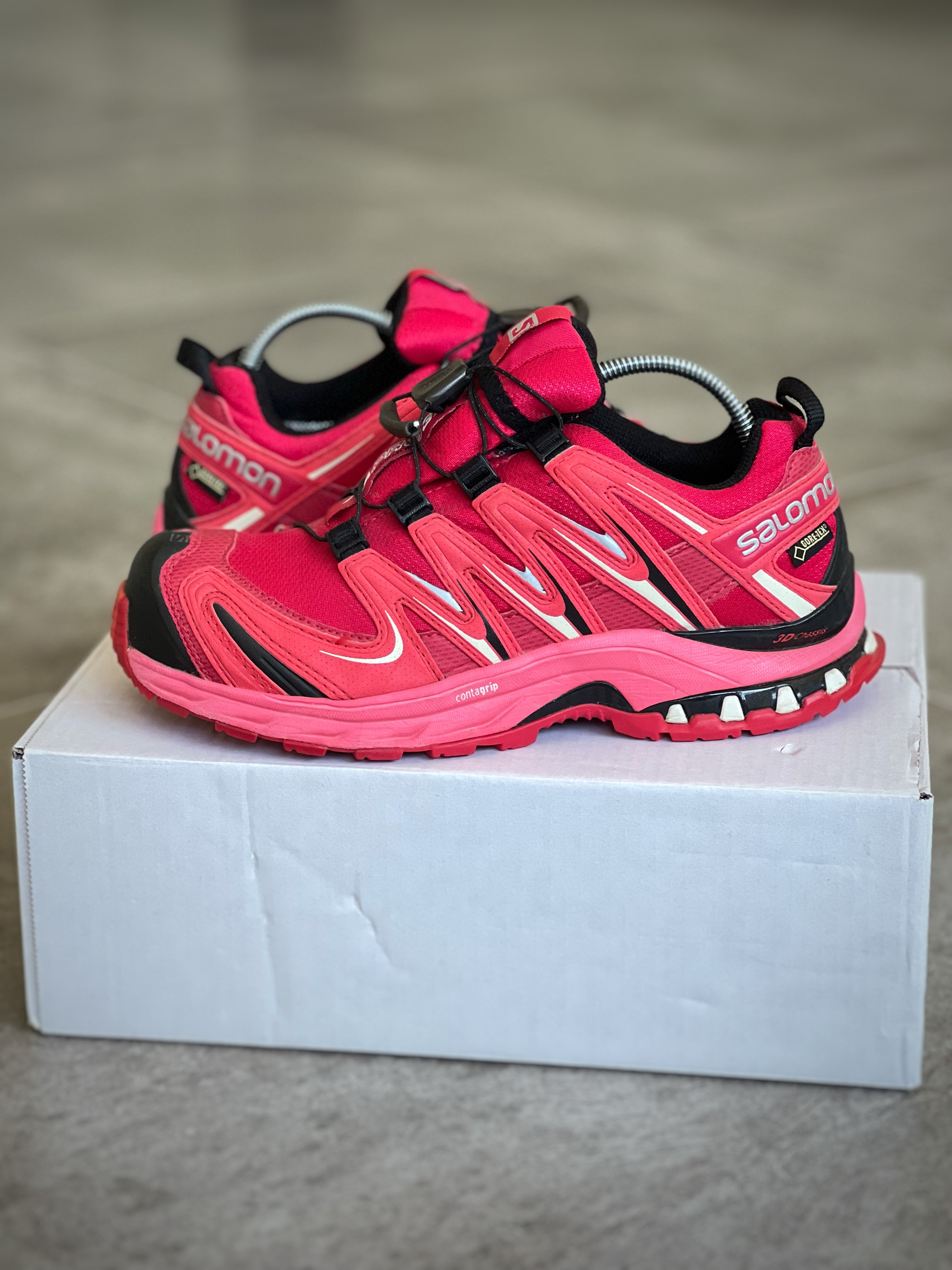 Size 7.5 | Salomon Outdoor Retro Style Pink Gore Tex Woman