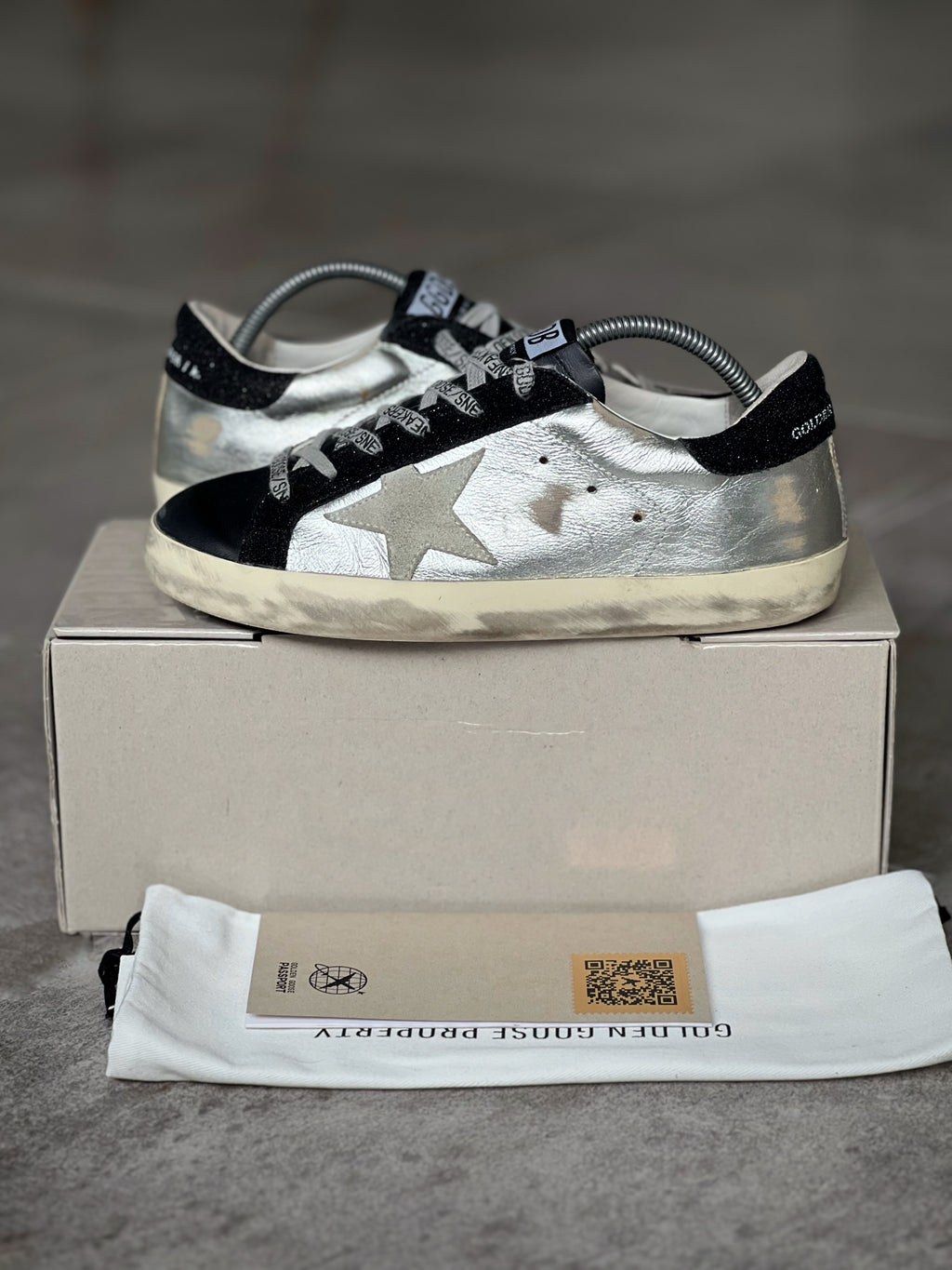 Golden Goose Superstar black & Silver Woman | Preloved