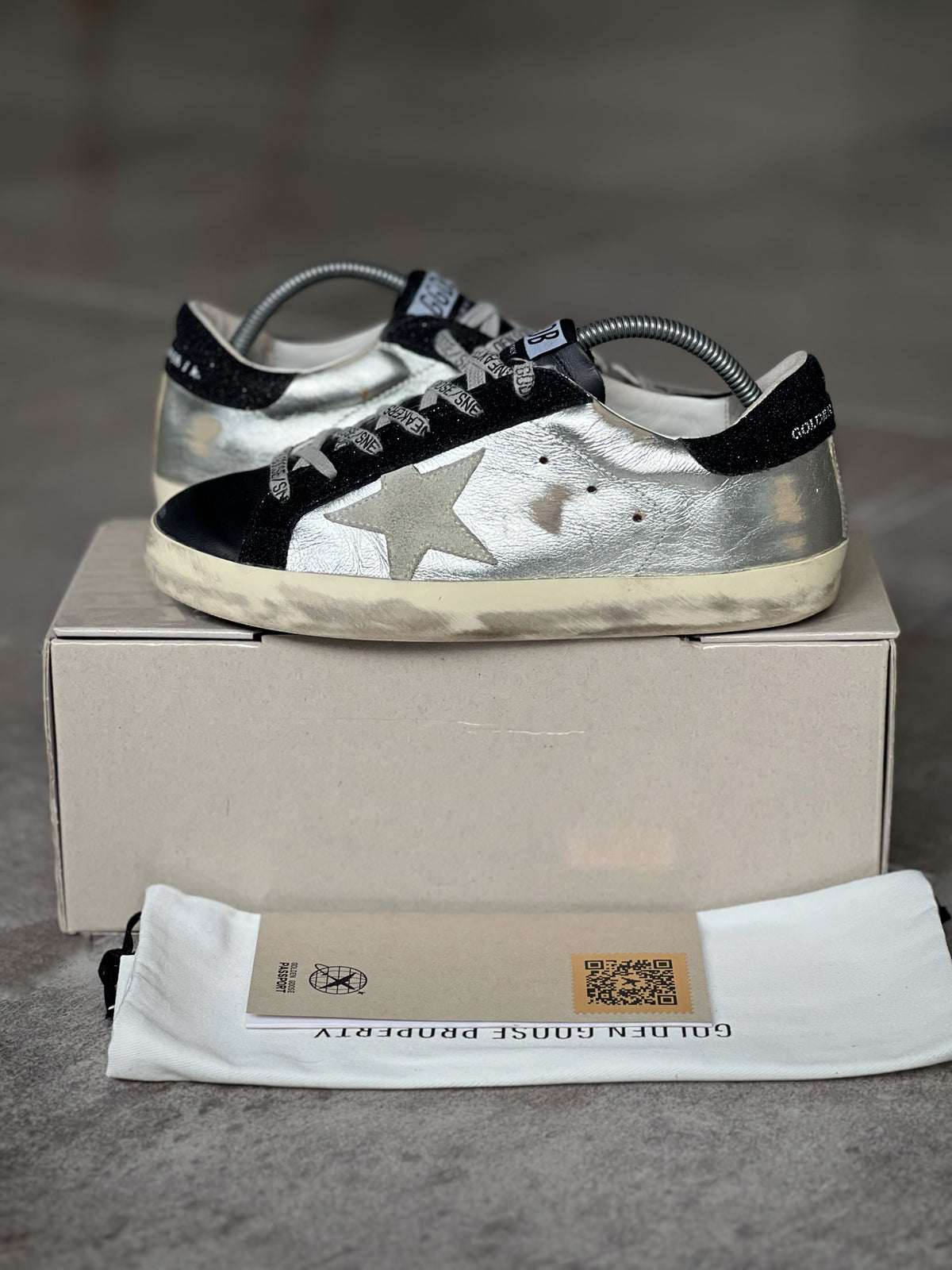 Golden Goose Superstar black & Silver Woman | Preloved