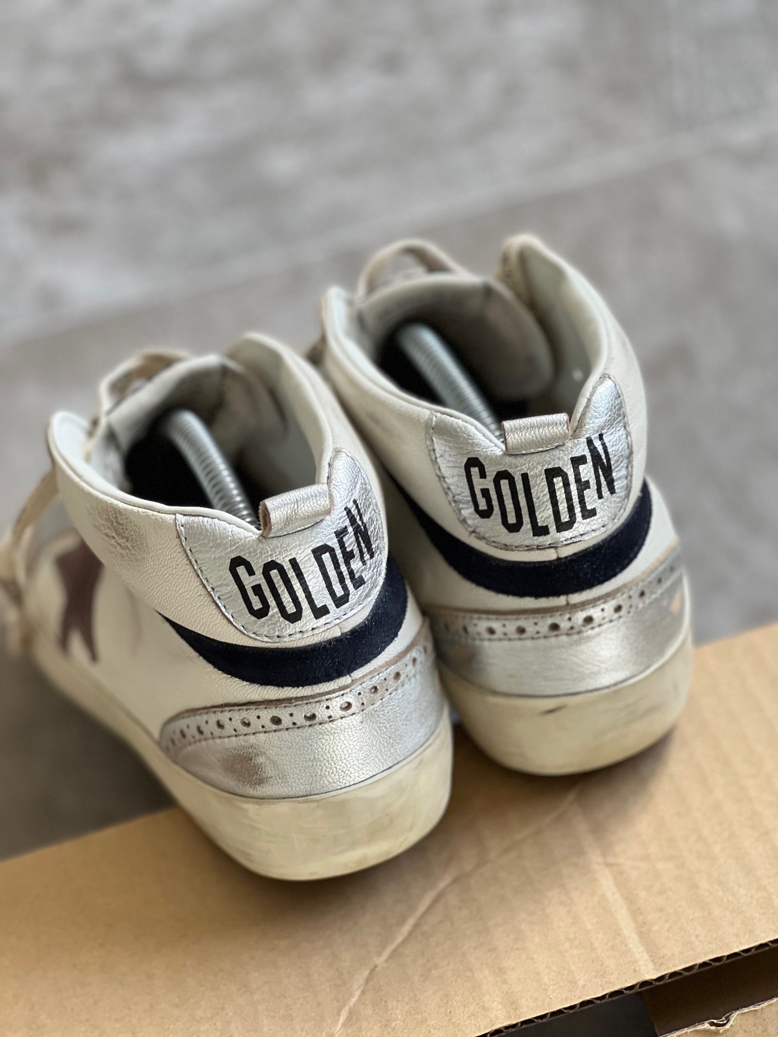 Size 38 I Golden Goose Mid Star