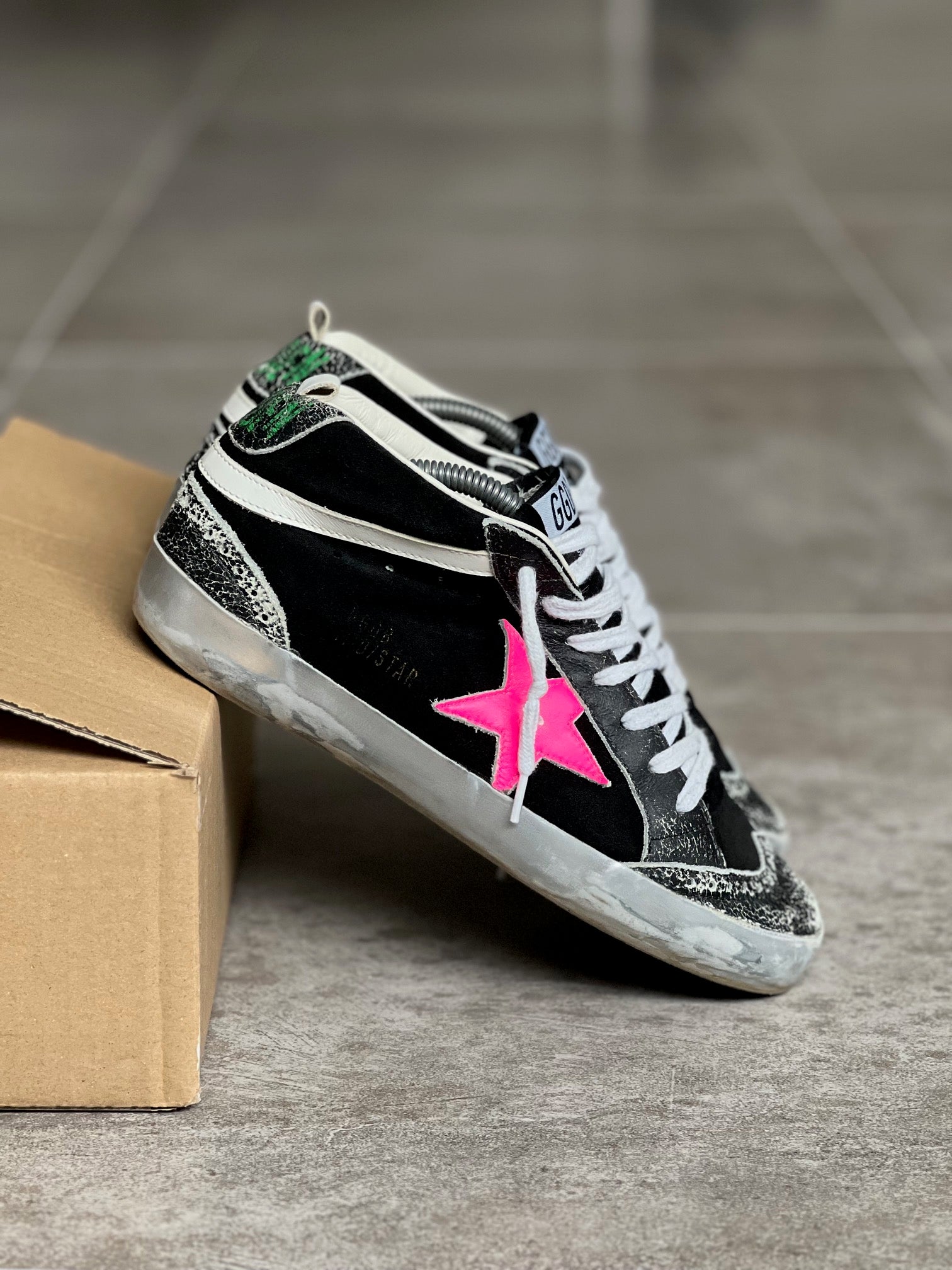 Size 38 I Mid Star Golden Goose Black / Pink Fluor / Silver