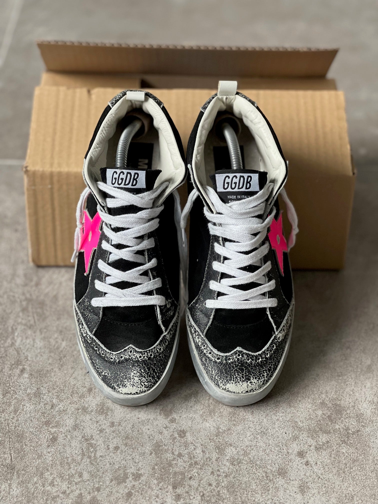 Size 38 I Mid Star Golden Goose Black / Pink Fluor / Silver