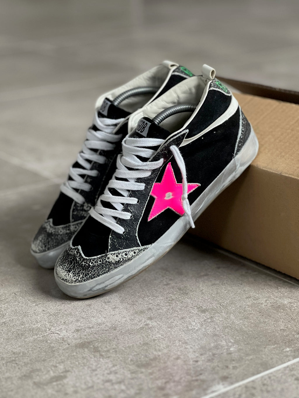 Size 38 I Mid Star Golden Goose Black / Pink Fluor / Silver