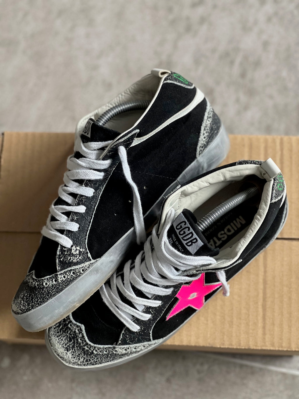 Size 38 I Mid Star Golden Goose Black / Pink Fluor / Silver